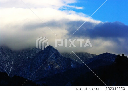 In the middle of winter, the surface of Nagano Prefecture's natural lakes freezes over, revealing unusual patterns. In the middle of winter, the surface of Nagano Prefecture's natural lakes freezes over, revealing unusual patterns. 132336350
