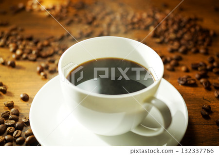 熱氣騰騰的咖啡 132337766