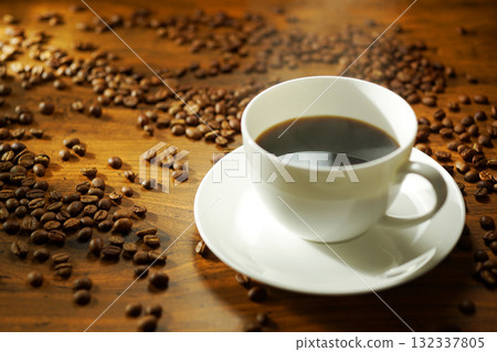 熱氣騰騰的咖啡 132337805