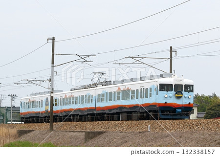 Ainokaze Toyama Railway: The 13,000-foot Story Ainokaze Toyama Railway: The 13,000-foot Story 132338157