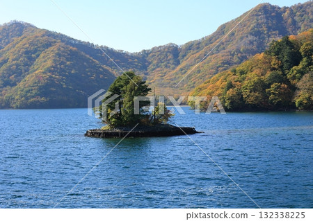 Autumn foliage of the mountains and Uenojima seen from a sightseeing boat on Lake Chuzenji 132338225