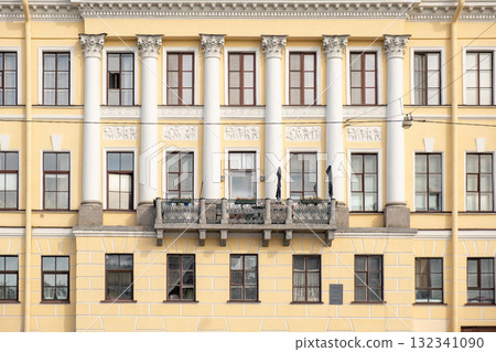 Historic architecture stands out in Saint Petersburg with elegant columns and a charming balcony on a clear day 132341090