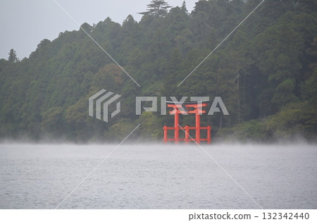 Lake Ashi, where a storm occurs, and the Torii of Peace, Kanagawa Lake Ashi, where a storm occurs, and the Torii of Peace, Kanagawa 132342440