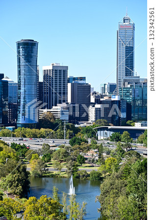 The beautiful cityscape of Perth, said to be the most beautiful city in the world, seen from Kings Park 132342561