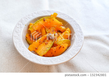 Stir-fried pumpkin with mustard 132342801