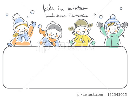 孩子們享受冬天的畫面。柔和溫暖的水彩風格手繪線條藝術插圖。 孩子們享受冬天的畫面。柔和溫暖的水彩風格手繪線條藝術插圖。 132343025