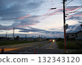 黃昏的天空和繼續前進的路 132343120