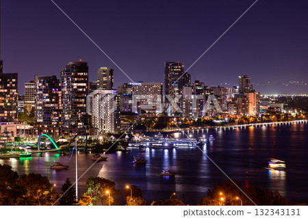 珀斯，號稱世界上最美麗的城市，夜晚的城市景觀非常美麗 132343131