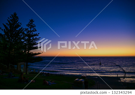 Spectacular sunset over the Indian Ocean on Australia's west coast Spectacular sunset over the Indian Ocean on Australia's west coast 132343294