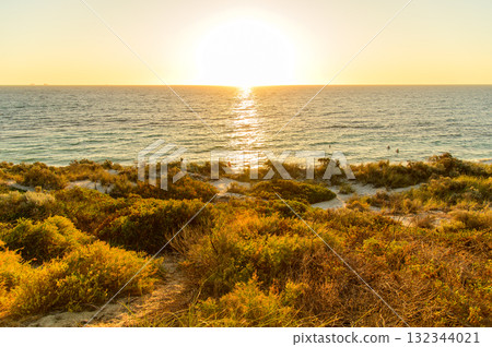 Spectacular sunset over the Indian Ocean on Australia's west coast Spectacular sunset over the Indian Ocean on Australia's west coast 132344021