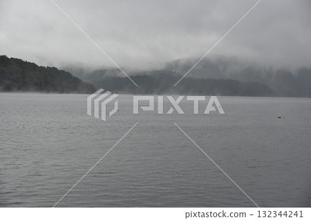 神奈川縣蘆之湖發生暴風雨 132344241