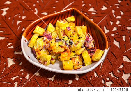 黑芝麻糖漿炸地瓜 132345106