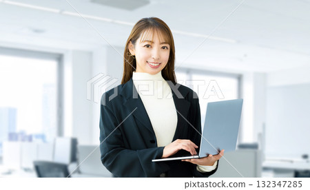 Woman with a laptop / business woman Woman with a laptop / business woman 132347285