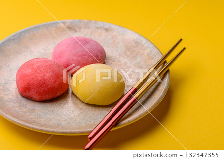 Japanese mochi, ice cream or Asian sweets with fruit filling. Mochi of different colors 132347355