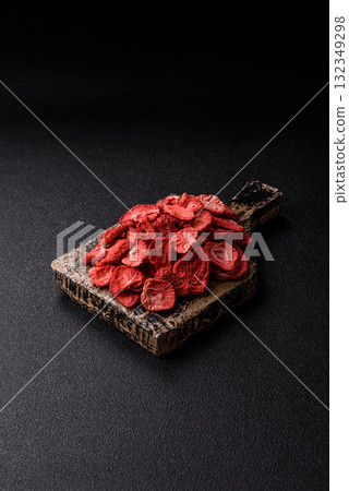 Dried sublimated slices of strawberry as an ingredient for sweet desserts. Dried strawberry Dried sublimated slices of strawberry as an ingredient for sweet desserts. Dried strawberry 132349298
