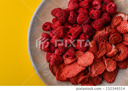 Dried sublimated slices of strawberry and raspberry as an ingredient for desserts. Dried strawberry 132349314