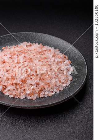 Salt pink Himalayan large crystals as food, for baths or aromatherapy. Pink salt Salt pink Himalayan large crystals as food, for baths or aromatherapy. Pink salt 132350180