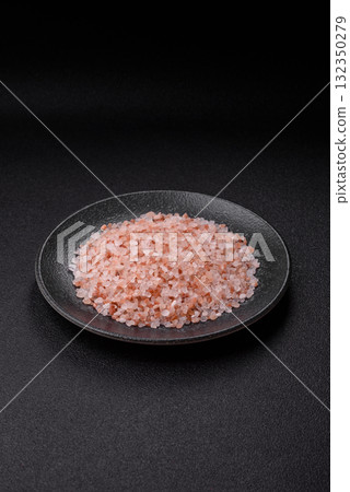 Salt pink Himalayan large crystals as food, for baths or aromatherapy. Pink salt Salt pink Himalayan large crystals as food, for baths or aromatherapy. Pink salt 132350279