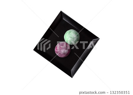 Japanese mochi, ice cream or Asian sweets with fruit filling. Mochi of different colors Japanese mochi, ice cream or Asian sweets with fruit filling. Mochi of different colors 132350351