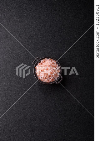 Salt pink Himalayan large crystals as food, for baths or aromatherapy. Pink salt Salt pink Himalayan large crystals as food, for baths or aromatherapy. Pink salt 132350911