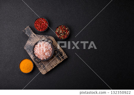 Salt pink Himalayan large crystals as food, for baths or aromatherapy. Pink salt Salt pink Himalayan large crystals as food, for baths or aromatherapy. Pink salt 132350922