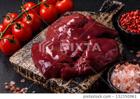 Raw fresh chicken or turkey liver, internal offal of poultry. Raw chicken liver Raw fresh chicken or turkey liver, internal offal of poultry. Raw chicken liver 132350961