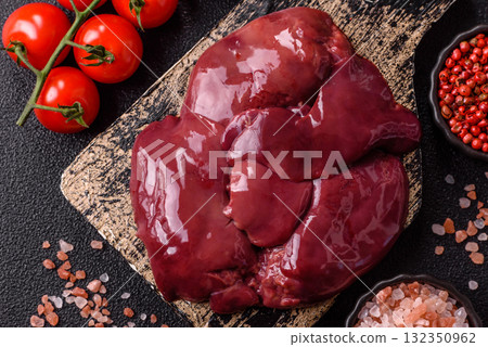 Raw fresh chicken or turkey liver, internal offal of poultry. Raw chicken liver Raw fresh chicken or turkey liver, internal offal of poultry. Raw chicken liver 132350962