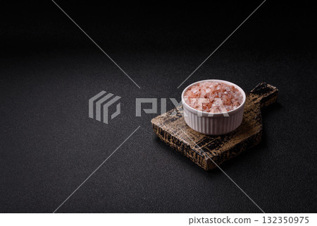 Salt pink Himalayan large crystals as food, for baths or aromatherapy. Pink salt Salt pink Himalayan large crystals as food, for baths or aromatherapy. Pink salt 132350975