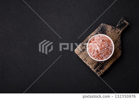 Salt pink Himalayan large crystals as food, for baths or aromatherapy. Pink salt Salt pink Himalayan large crystals as food, for baths or aromatherapy. Pink salt 132350976