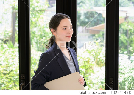 Japanese woman with a laptop in the office 132351458