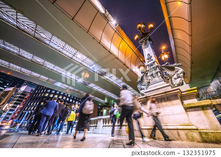 Let's take a look at the Tokyo cityscape in Japan! Businessmen and women coming and going through Nihonbashi after work...towards a new era Let's take a look at the Tokyo cityscape in Japan! Businessmen and women coming and going through Nihonbashi after work...towards a new era 132351975