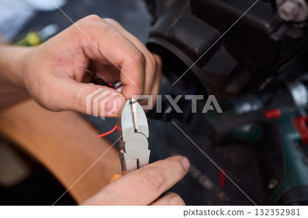 Connecting Wires for an Efficient and Effective Electrical Repair Process in Any Setting Connecting Wires for an Efficient and Effective Electrical Repair Process in Any Setting 132352981