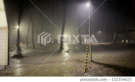 營地一夜連綿細雨:災難與恐懼 營地一夜連綿細雨:災難與恐懼 132354025