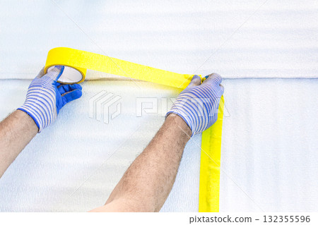 Before laying the linoleum, thermal insulation was laid on the floor to retain heat in winter, home repairs before winter Before laying the linoleum, thermal insulation was laid on the floor to retain heat in winter, home repairs before winter 132355596