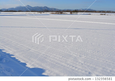 山形縣莊內雪國的田園風光 132356581