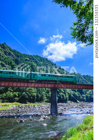 Yufuin no Mori No. 1 crossing the 5th Kusu River Bridge 132358335