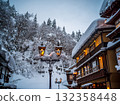 雪中的銀山溫泉煤氣燈 132358448