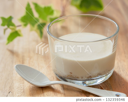 Rare cheesecake in a glass 132359346