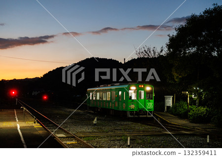 A local train carrying people hurrying home 132359411