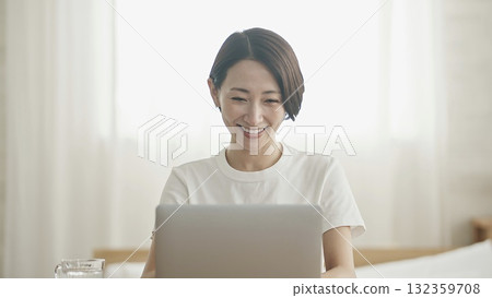 A woman who plays a personal computer A woman who plays a personal computer 132359708
