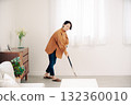 Woman cleaning 132360010