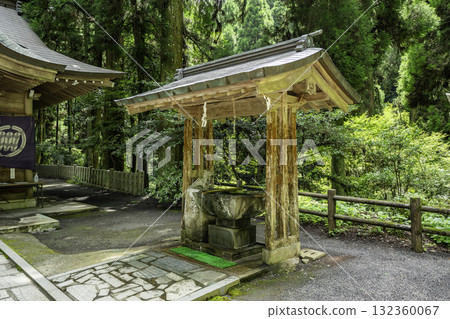Takamori Kusabekimi Shrine Chozuya (water purification fountain) Takamori Town, Kumamoto Prefecture 132360067