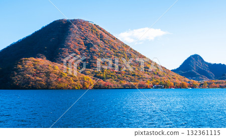 榛名山、榛名湖、榛名富士山、榛名旭岳(秋季) 榛名山、榛名湖、榛名富士山、榛名旭岳(秋季) 132361115