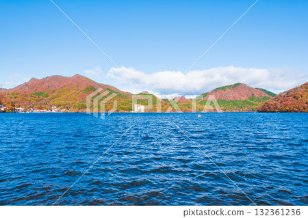 榛名山、榛名湖、神壁山、尾主山（秋季） 132361236