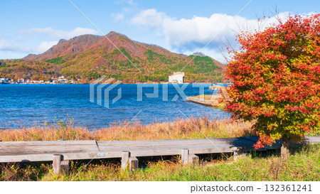 榛名山、榛名湖、神壁山（秋季） 132361241