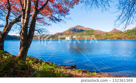 榛名山、榛名湖、神壁山（秋季） 132361369