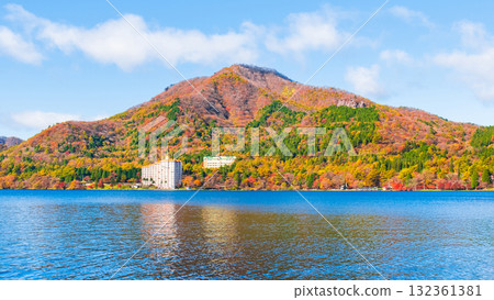 榛名山、榛名湖、神壁山（秋季） 132361381