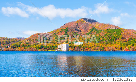 榛名山、榛名湖、神壁山(秋季) 榛名山、榛名湖、神壁山(秋季) 132361383