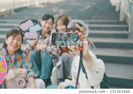 偶像 追星 女生 132361460