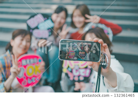 偶像 追星 女生 132361465